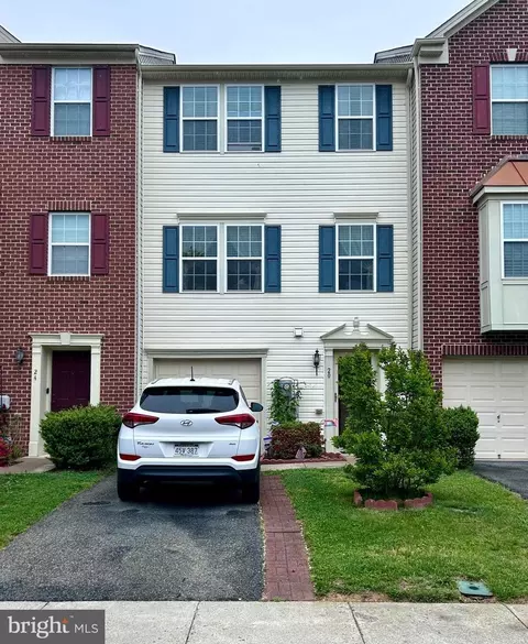 20 Tidewater Ter, Falling Waters, WV 25419