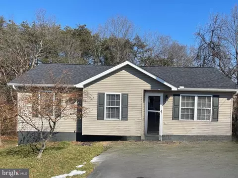 92 Contessa Ct, Inwood, WV 25428