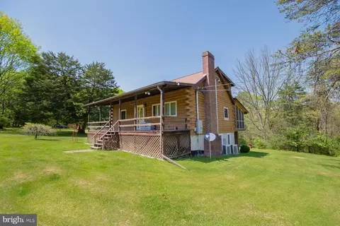 1015 Rawhide Dr, Bunker Hill, WV 25413