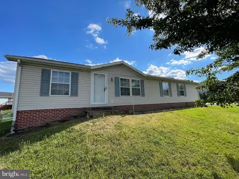 37 Ruddy Duck Ln, Martinsburg, WV 25405