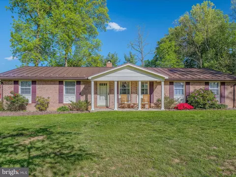694 Ridge Rd S, Martinsburg, WV 25403