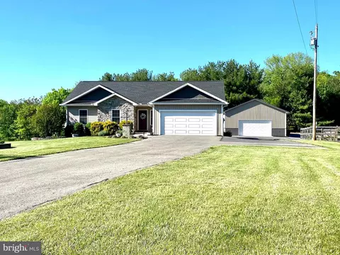 212 Victoria Dr, Martinsburg, WV 25403