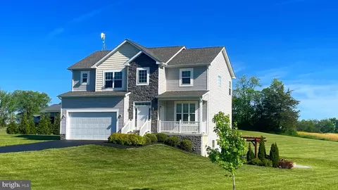 179 Eiderdown Dr, Martinsburg, WV 25404