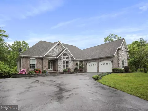 36 Sovereign Way, Martinsburg, WV 25403