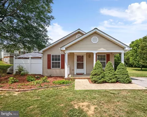 105 Candlewick Ct, Martinsburg, WV 25401