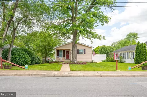225 N Tuskegee Dr, Martinsburg, WV 25401