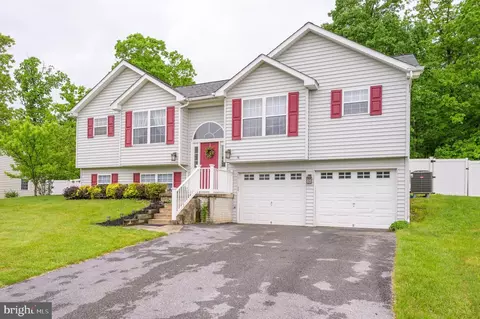 285 Longwood Dr, Bunker Hill, WV 25413