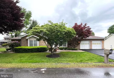 273 Ambler Ln, Falling Waters, WV 25419
