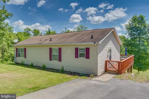 369 Border Dr, Hedgesville, WV 25427