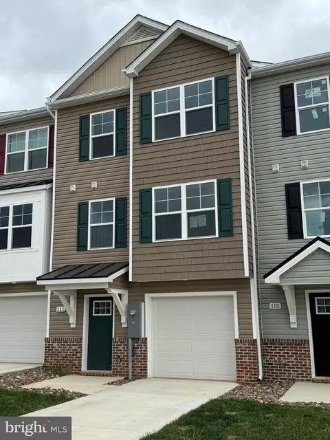 111 Olga Dr, Martinsburg, WV 25403