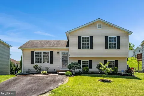 93 Orion Pl, Martinsburg, WV 25404