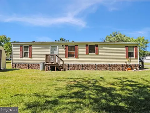 68 Utica Ct, Martinsburg, WV 25405