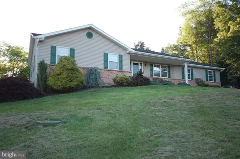 54 Jeanna Ln, Falling Waters, WV 25419