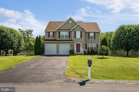 943 Crushed Apple Dr, Martinsburg, WV 25403