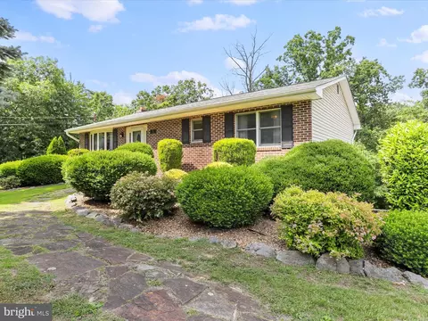 161 Iden Ln, Martinsburg, WV 25404