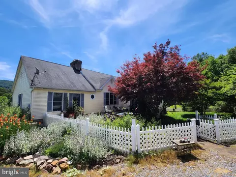 14 Riggs Dr, Hedgesville, WV 25427