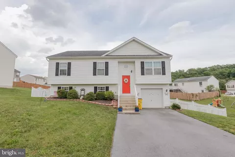 85 Mckinley Ct, Inwood, WV 25428