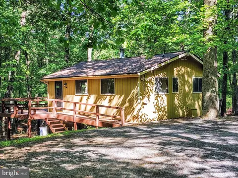 900 The Woods Rd, Hedgesville, WV 25427