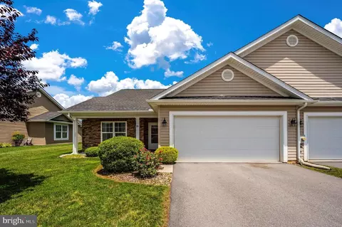 55 Cheval Pl, Falling Waters, WV 25419