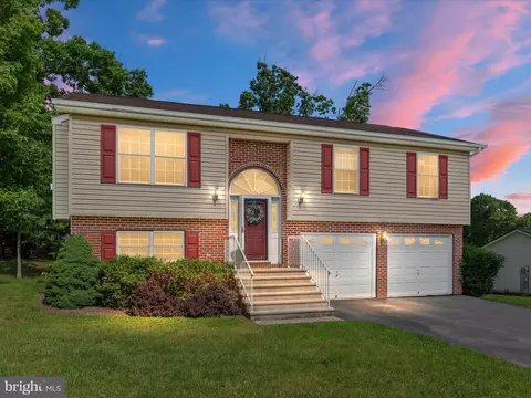 140 Leviticus Dr, Bunker Hill, WV 25413