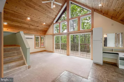 447 Fragrance Ln, Hedgesville, WV 25427