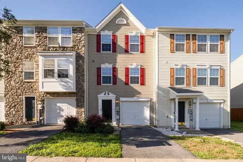 325 Scarboro Dr, Bunker Hill, WV 25413
