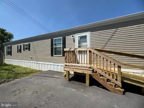 304 Van Clevesville Rd, Martinsburg, WV 25405