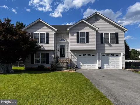 120 Isaac Dr, Bunker Hill, WV 25413