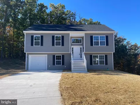 28 Thyme Way, Bunker Hill, WV 25413