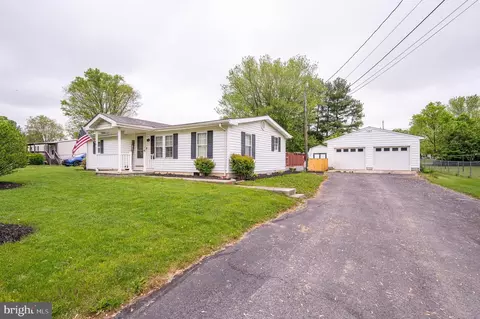 296 Henshaw Rd, Bunker Hill, WV 25413