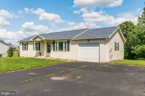 223 Crestview Dr, Martinsburg, WV 25405