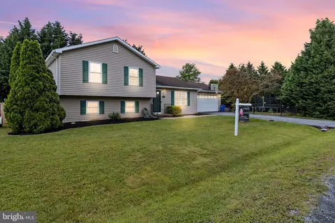 14 Moonlight Ln, Martinsburg, WV 25404