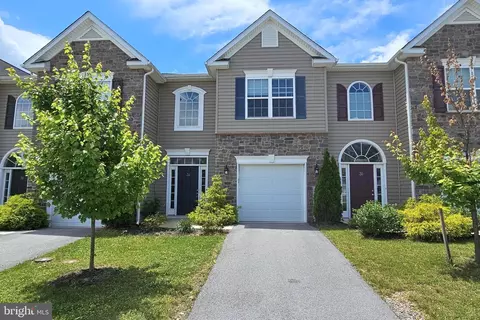 34 Polygon Pl, Falling Waters, WV 25419