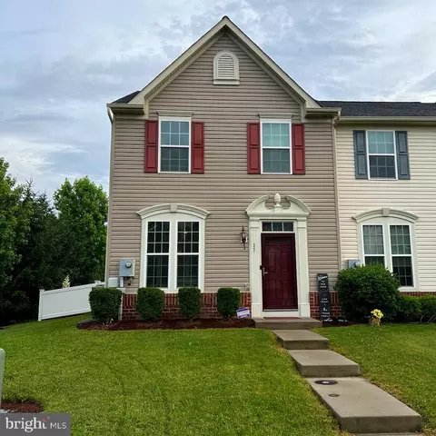 11 Streamside Pl, Falling Waters, WV 25419