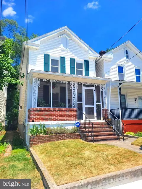726 W King St, Martinsburg, WV 25401