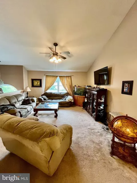 545 Keepsake Dr, Falling Waters, WV 25419 photo 10