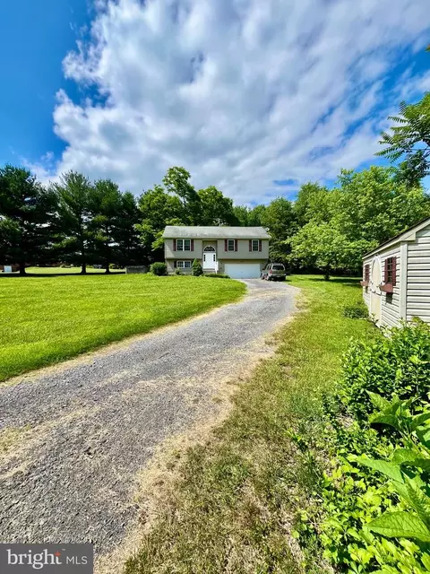 545 Keepsake Dr, Falling Waters, WV 25419 photo 2