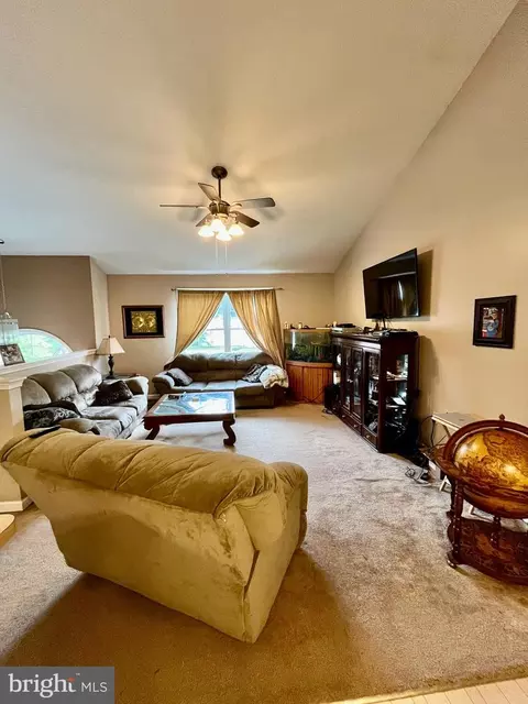 545 Keepsake Dr, Falling Waters, WV 25419 photo 12