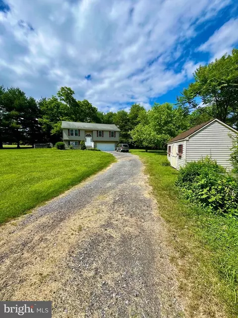 545 Keepsake Dr, Falling Waters, WV 25419 photo 3