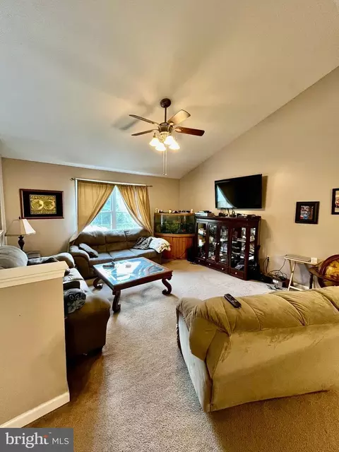 545 Keepsake Dr, Falling Waters, WV 25419 photo 11