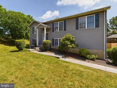 215 Towerview Dr, Martinsburg, WV 25404