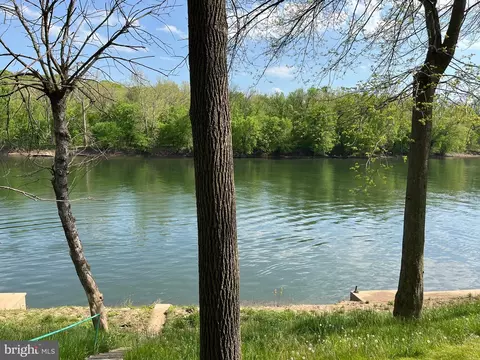 12 Mallard Way, Falling Waters, WV 25419