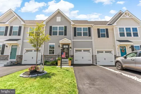 17 Bibury St, Martinsburg, WV 25405