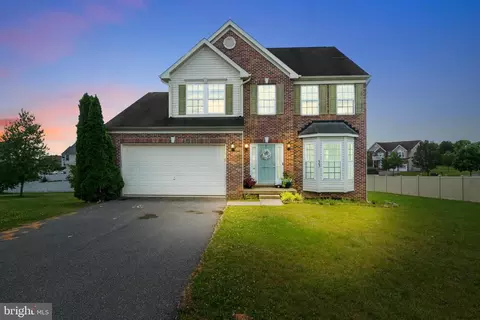 33 Decatur Dr, Bunker Hill, WV 25413