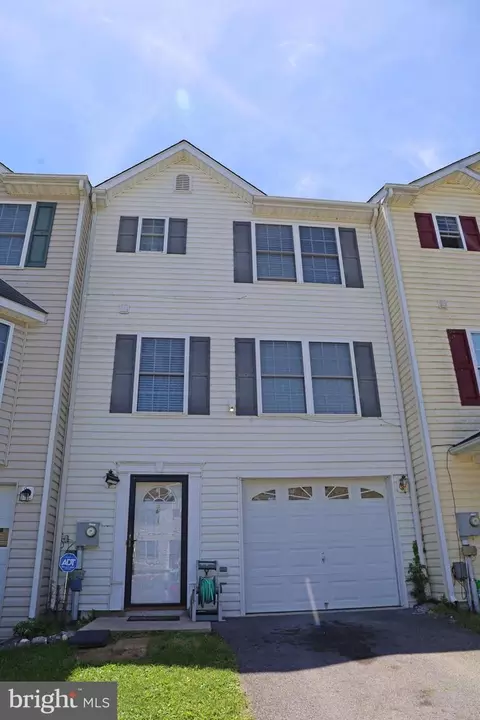 8 Lotus Dr, Martinsburg, WV 25404