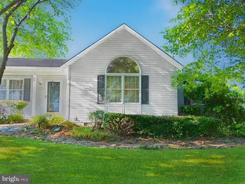 119 Oriole Ln, Falling Waters, WV 25419