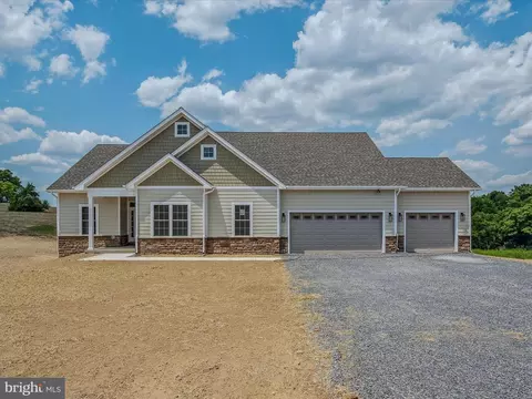 805 Anacostia Ln, Hedgesville, WV 25427