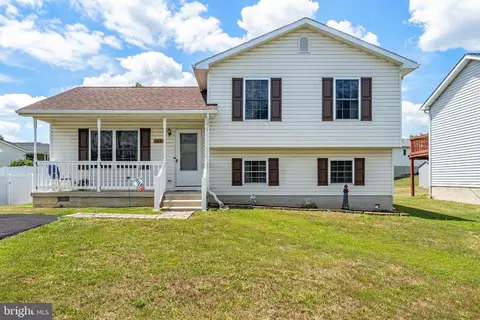 260 Universe Dr, Martinsburg, WV 25404