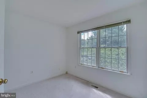 Bedroom - 215 Morningside Dr, Falling Waters, WV 25419 photo 4 of 5