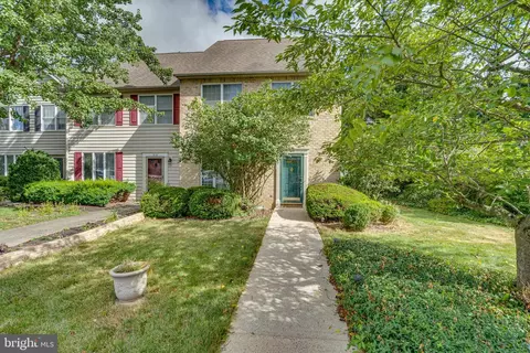 215 Morningside Dr, Falling Waters, WV 25419